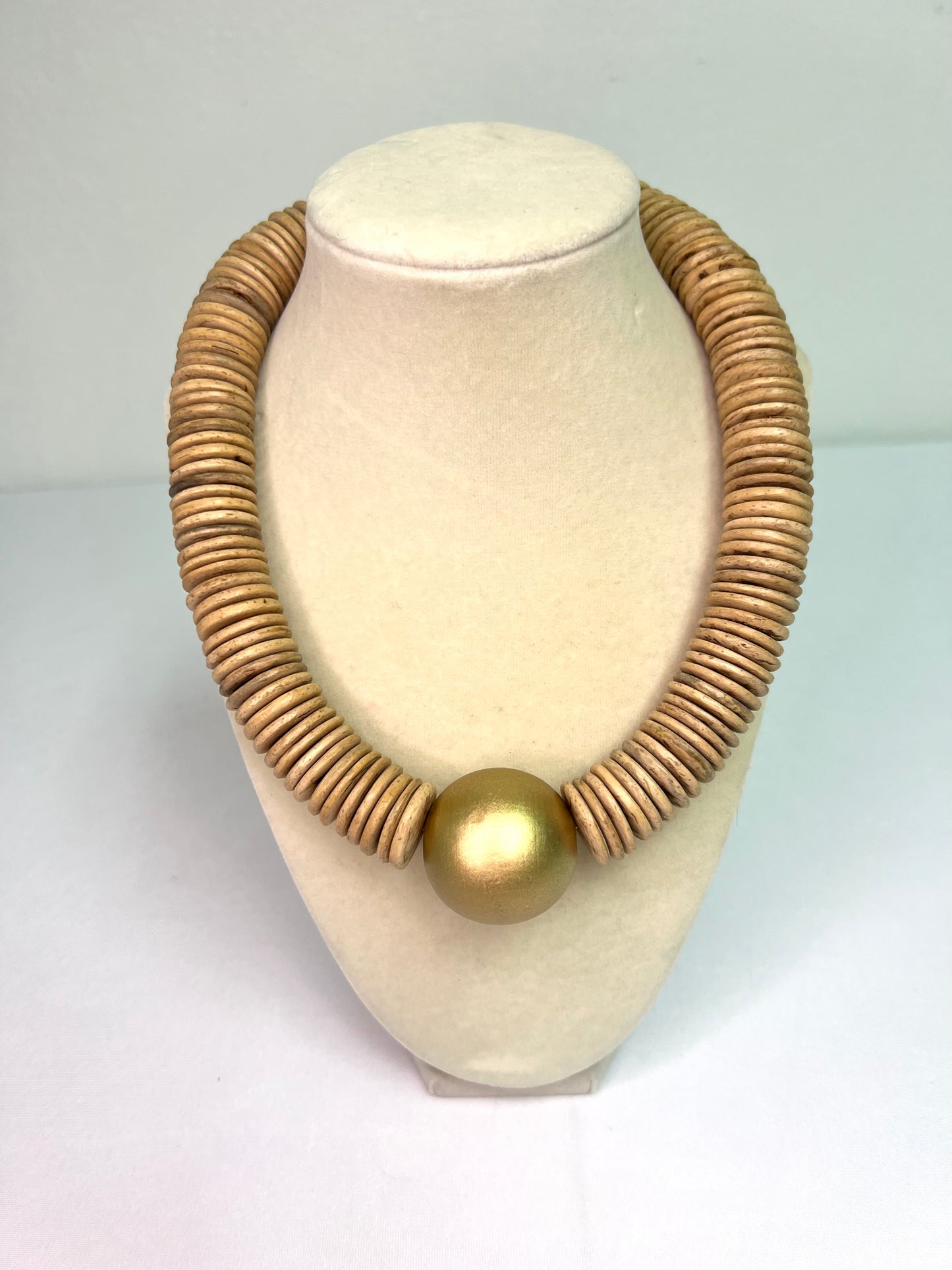 Beige Coconut Shell Necklace+Gold Connector Bead