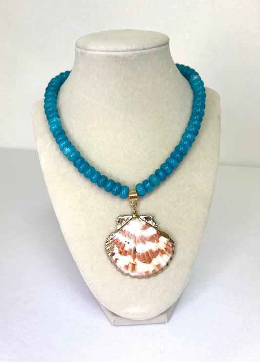 Turquoise Beaded Necklace with Shell Pendant